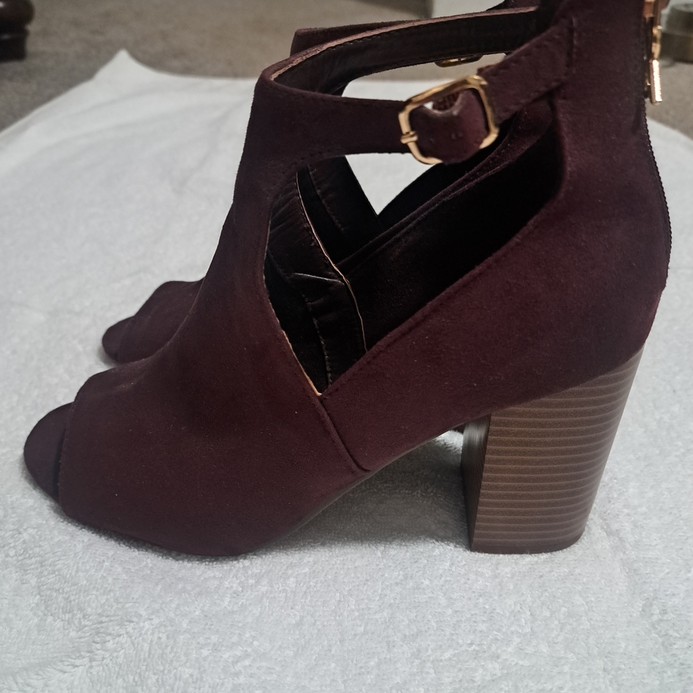 Parker & Sky Burgundy Peep-Toe Booties – Size 8.5